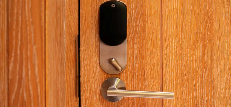 Automatic Locking Door Knob La Riviera