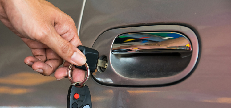 Car door lock repair in La Riviera